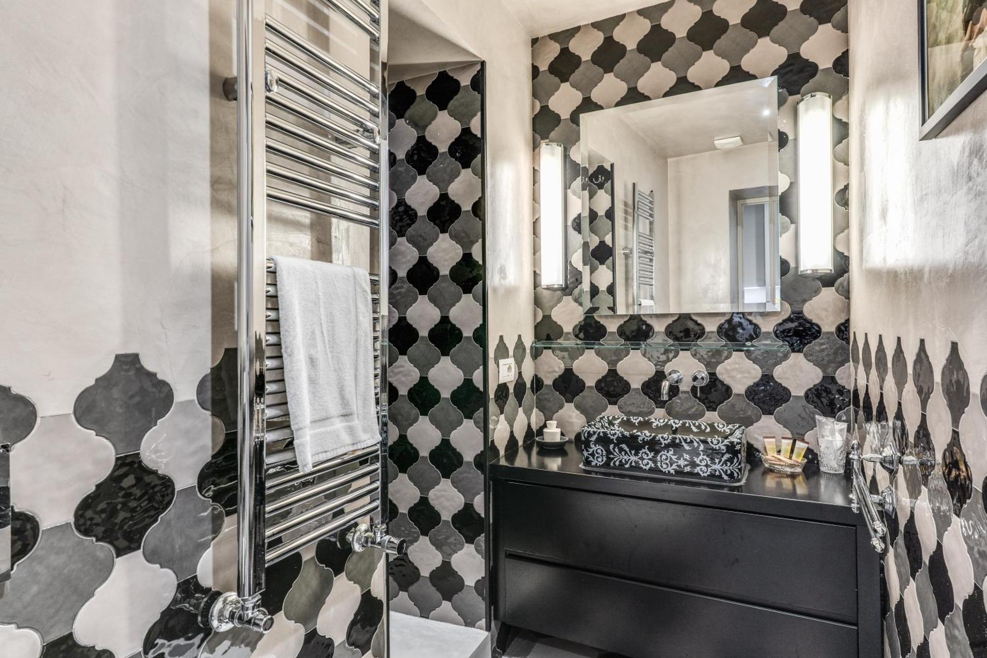 Ibernesi Luxury Home — Photos 1
